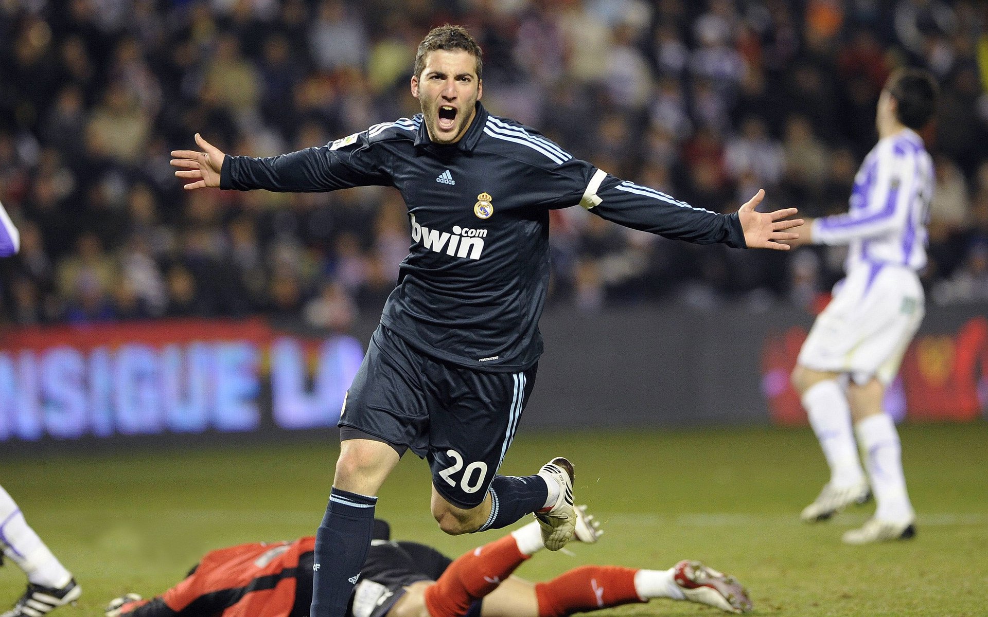 足球明星转会市场分析