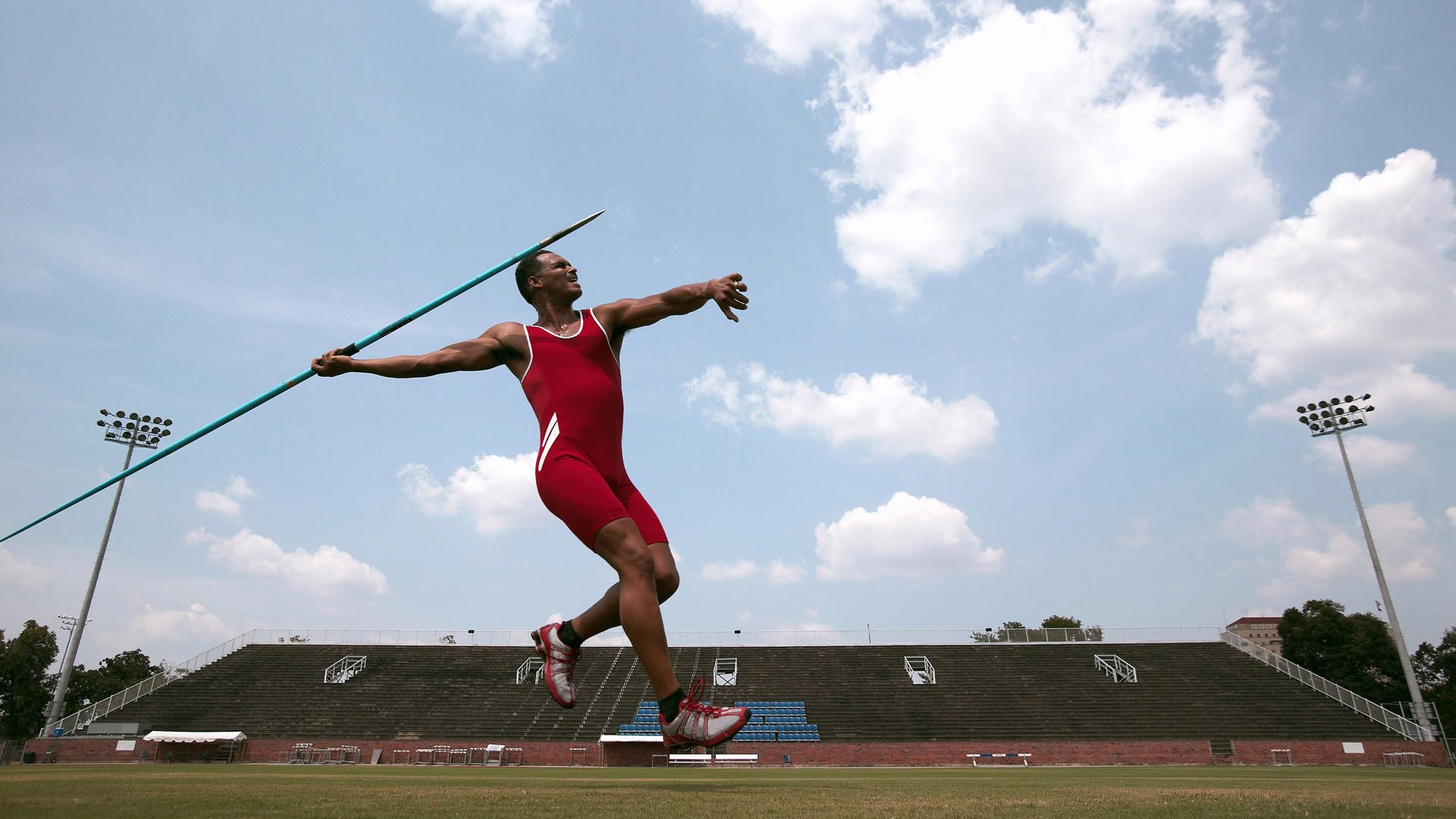 铁人三项“接力版”赛 四人分段完成吸引更多参与者